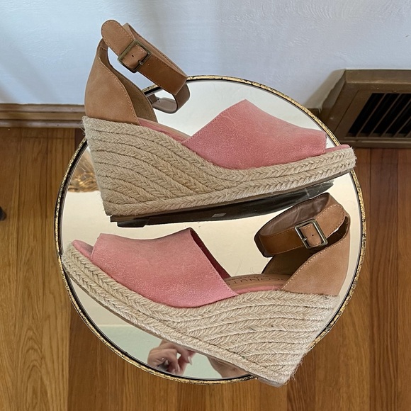 Wedge Sandal - Picture 4 of 12